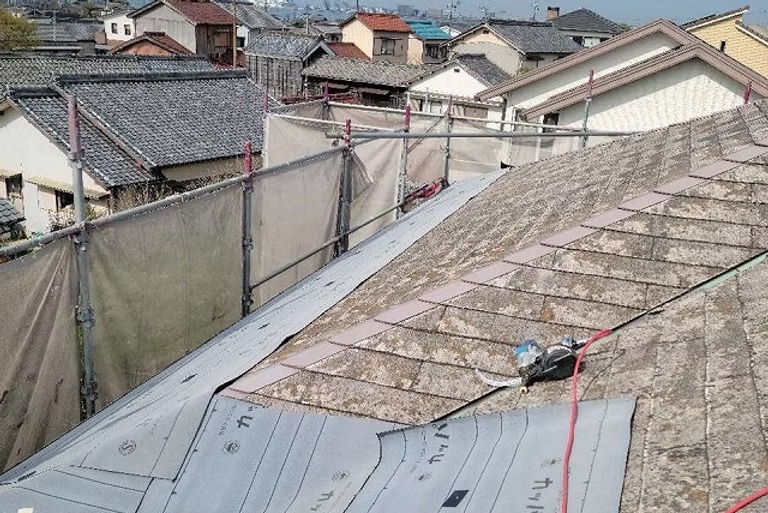 【プロが解説】屋根カバー工法ってどんな工事？